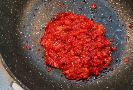 Фото шага рецепта Жареный адыгейский сыр с малиновым чатни 175383 шаг 3  