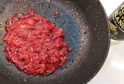 Фото шага рецепта Жареный адыгейский сыр с малиновым чатни 175383 шаг 4  