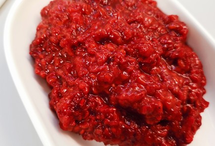 Фото шага рецепта Жареный адыгейский сыр с малиновым чатни 175383 шаг 5  