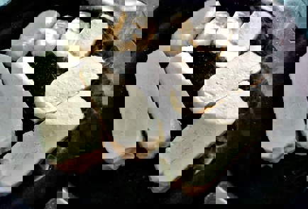 Фото шага рецепта Жареный адыгейский сыр в чесночном масле 151120 шаг 6