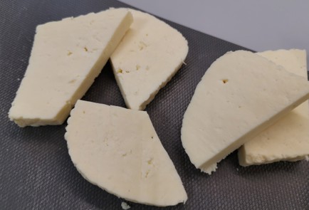 Фото шага рецепта Жареный адыгейский сыр 186400 шаг 1