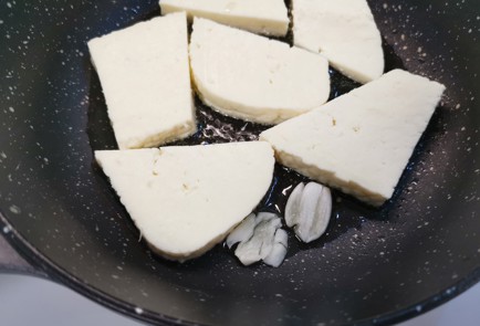 Фото шага рецепта Жареный адыгейский сыр 186400 шаг 6