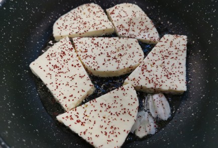 Фото шага рецепта Жареный адыгейский сыр 186400 шаг 7