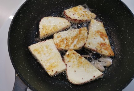 Фото шага рецепта Жареный адыгейский сыр 186400 шаг 9