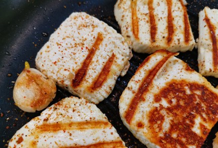 Фото шага рецепта Жареный адыгейский сыр 189204 шаг 9  