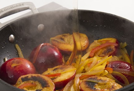 Фото шага рецепта Жареный халуми с перцами и нектаринами 69612 шаг 4  