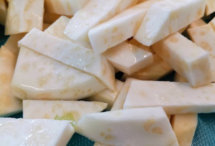 Фото шага рецепта Жареный корень сельдерея 174118 шаг 3  