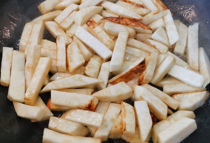 Фото шага рецепта Жареный корень сельдерея 174118 шаг 6  