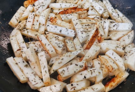 Фото шага рецепта Жареный корень сельдерея 174118 шаг 7  