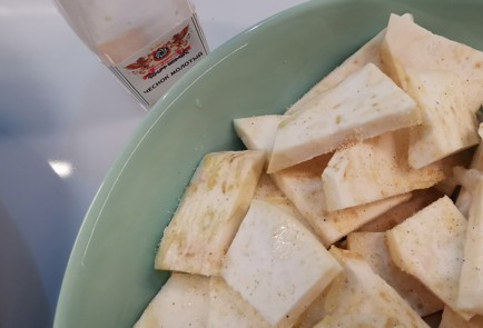 Фото шага рецепта Жареный корень сельдерея 188233 шаг 4