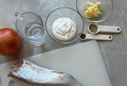 Фото шага рецепта Жареный минтай с луком 175768 шаг 1