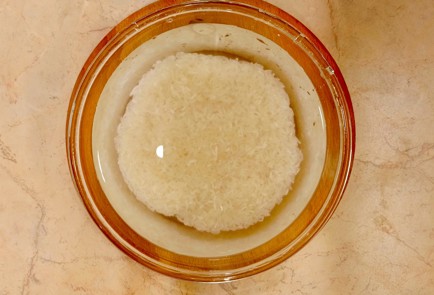 Фото шага рецепта Жаренный рис на сковороде 187000 шаг 2  