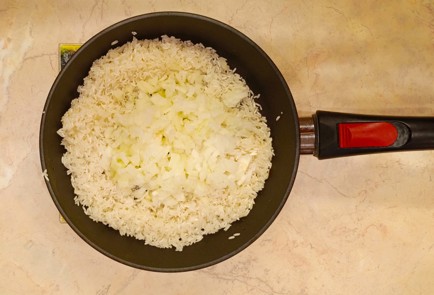 Фото шага рецепта Жаренный рис на сковороде 187000 шаг 7  