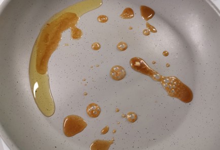 Фото шага рецепта Жареный рис с яйцом 190987 шаг 2  