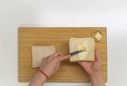 Фото шага рецепта Жареный сэндвич с сыром 138987 шаг 1  