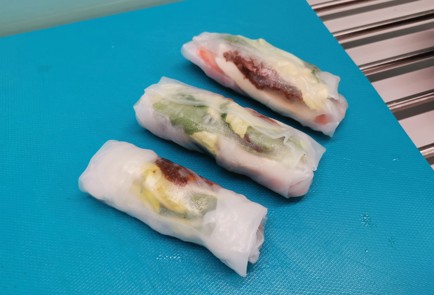 Фото шага рецепта Жареный спрингролл 188418 шаг 8  