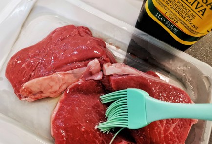 Фото шага рецепта Жареный стейк из телятины 140014 шаг 2  