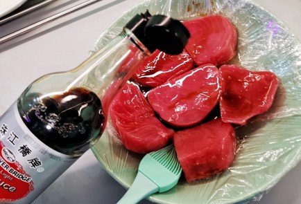 Фото шага рецепта Жареный стейк из тунца 140184 шаг 5  