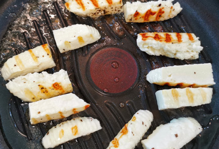 Фото шага рецепта Жареный сыр халуми из козьего молока с карри 151552 шаг 3  