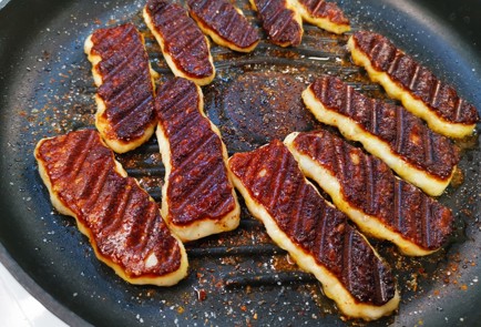 Фото шага рецепта Жареный сыр халуми с шафраном 186557 шаг 8  