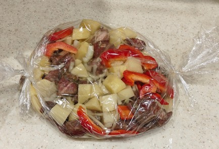 Фото шага рецепта Жаркое из говядины в рукаве 191053 шаг 9  