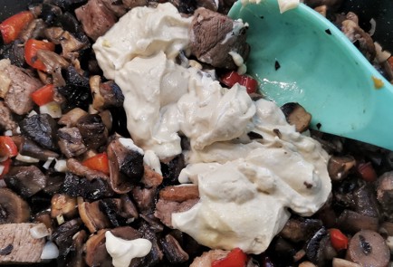 Фото шага рецепта Жаркое из утки с грибами 173413 шаг 10