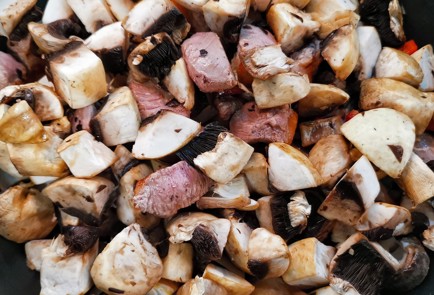 Фото шага рецепта Жаркое из утки с грибами 173413 шаг 6