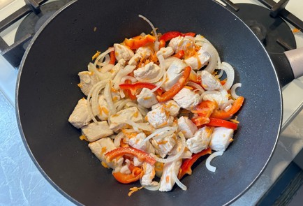 Фото шага рецепта Жаркое с курицей 189810 шаг 6