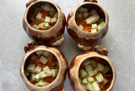 Фото шага рецепта Жаркое в горшочках с кроликом 190012 шаг 3