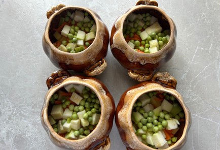 Фото шага рецепта Жаркое в горшочках с кроликом 190012 шаг 4