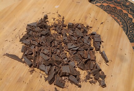 Фото шага рецепта Жаворонки с шоколадом и бананом 191147 шаг 3  