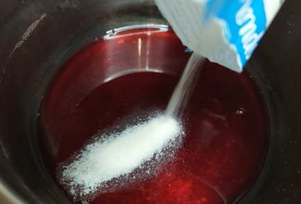 Фото шага рецепта Желе из каркаде с виноградом 188880 шаг 6  