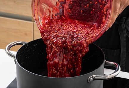 Фото шага рецепта Желе из красной смородины 189517 шаг 4  