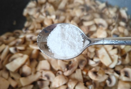 Фото шага рецепта Запеченные блины с жюльеном 175269 шаг 7  