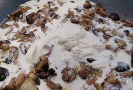 Фото шага рецепта Жюльен из опят 187106 шаг 10  