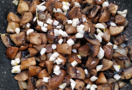 Фото шага рецепта Жюльен с хрустящей корочкой 173348 шаг 3  