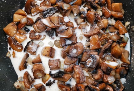 Фото шага рецепта Жюльен с хрустящей корочкой 173348 шаг 4  