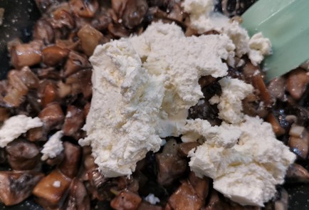 Фото шага рецепта Жюльен с хрустящей корочкой 173348 шаг 6  