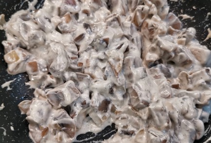 Фото шага рецепта Жюльен с хрустящей корочкой 173348 шаг 7  