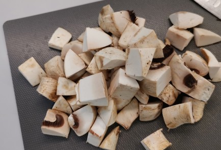 Фото шага рецепта Жюльен с камамбером 175410 шаг 1  