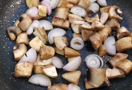 Фото шага рецепта Жюльен с камамбером 175410 шаг 3  