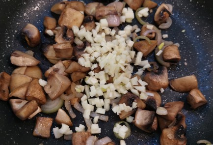 Фото шага рецепта Жюльен с камамбером 175410 шаг 7  