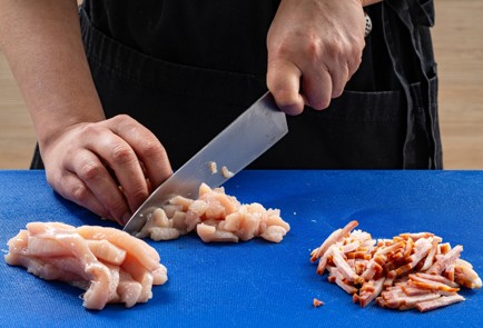 Фото шага рецепта Жюльен с курицей грибами и плавленым сыром 188038 шаг 3  