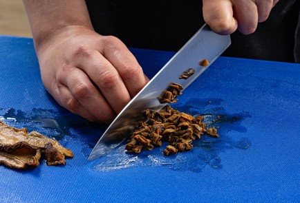 Фото шага рецепта Жюльен с курицей грибами и плавленым сыром 188038 шаг 4  