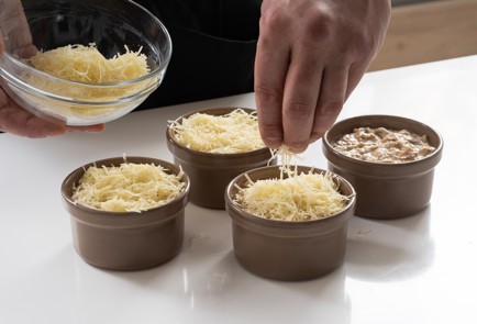 Фото шага рецепта Жюльен с курицей и грибами 140332 шаг 14  