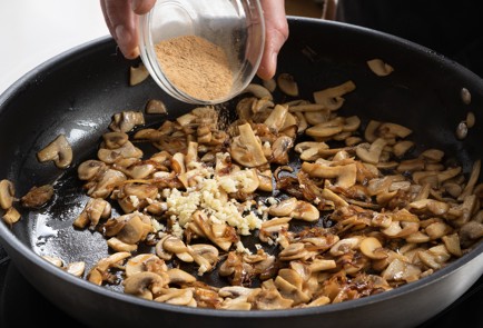 Фото шага рецепта Жюльен с курицей и грибами 140332 шаг 9  