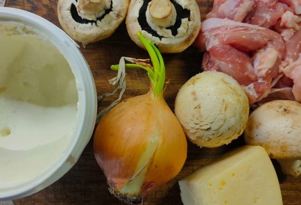 Фото шага рецепта Жюльен с курицей на сковороде 191188 шаг 1  