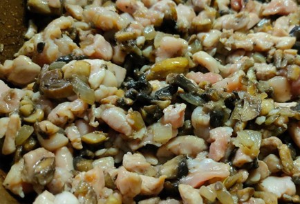 Фото шага рецепта Жюльен с курицей на сковороде 191188 шаг 12  