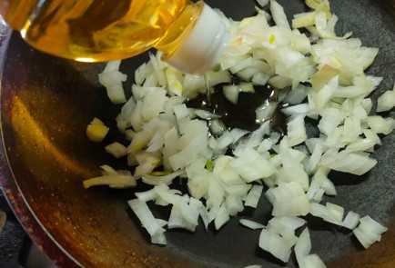 Фото шага рецепта Жюльен с курицей на сковороде 191188 шаг 3  