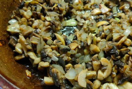 Фото шага рецепта Жюльен с курицей на сковороде 191188 шаг 6  